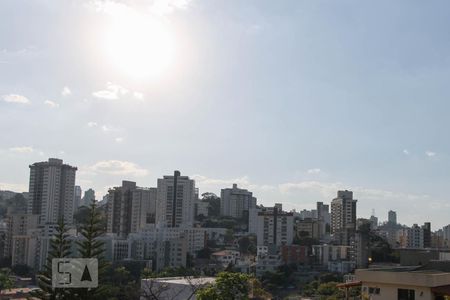 Vista da sala de apartamento para alugar com 3 quartos, 90m² em Santa Lúcia, Belo Horizonte