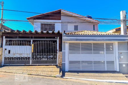Casa à venda com 135m², 3 quartos e 2 vagas Casa à venda com 135m², 3 quartos e 2 vagasFachada