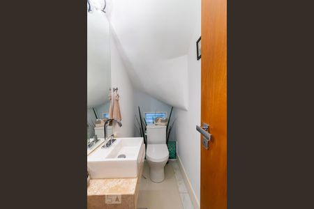 Casa à venda com 135m², 3 quartos e 2 vagas Casa à venda com 135m², 3 quartos e 2 vagasLavabo