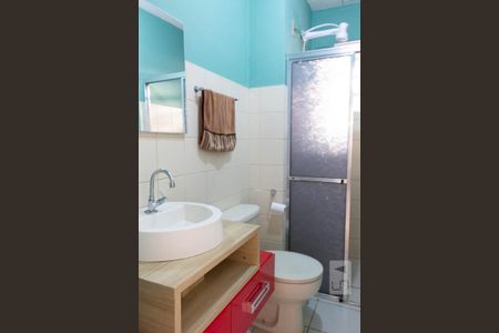 Banheiro de casa de condomínio para alugar com 2 quartos, 68m² em Vila Nova, Porto Alegre