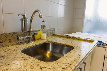 Apartamento à venda com 64m², 2 quartos e 1 vagaCozinha Pia