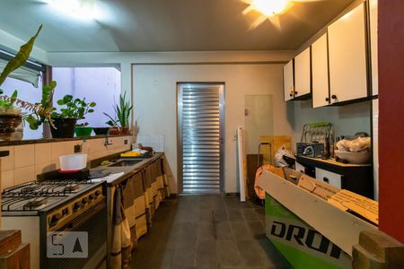 Casa à venda com 245m², 6 quartos e 3 vagasFundos