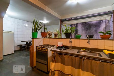 Casa à venda com 245m², 6 quartos e 3 vagasFundos