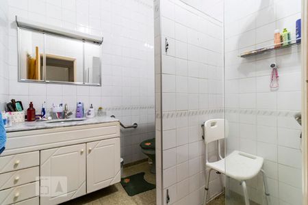 Casa à venda com 245m², 6 quartos e 3 vagasBanheiro 1