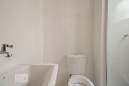 Banheiro de kitnet/studio para alugar com 1 quarto, 23m² em Tatuapé, São Paulo