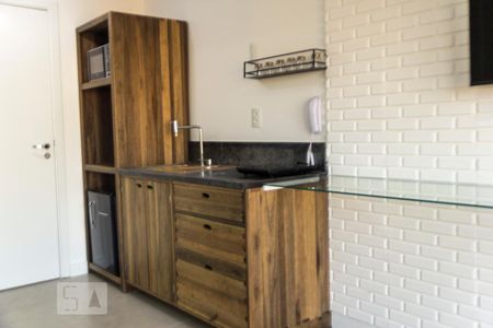 Cozinha de kitnet/studio para alugar com 1 quarto, 26m² em Indianópolis, São Paulo