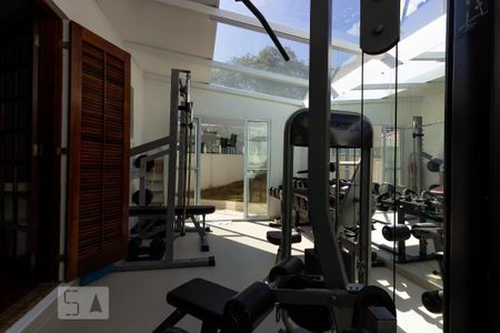 Casa de condomínio para alugar com 380m², 4 quartos e 5 vagasAcademia 