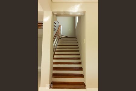 Casa de condomínio para alugar com 380m², 4 quartos e 5 vagasEscada - Acesso Suites