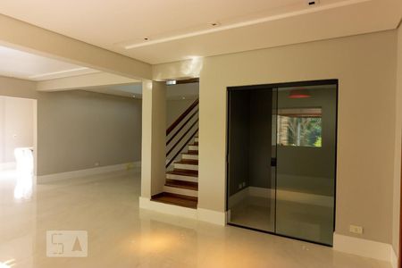 Sala 1 de casa de condomínio para alugar com 4 quartos, 380m² em São Paulo Ii, Cotia