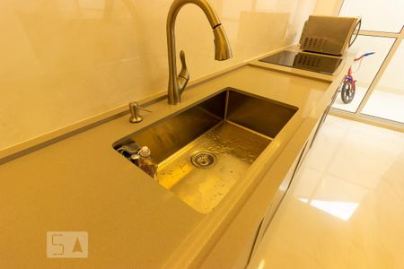 Casa de condomínio para alugar com 380m², 4 quartos e 5 vagasDetalhe - Cozinha