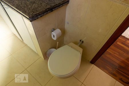 Casa de condomínio para alugar com 380m², 4 quartos e 5 vagasBanheiro Suite 2