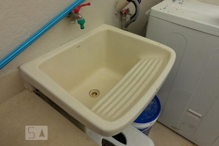 Casa de condomínio para alugar com 380m², 4 quartos e 5 vagasÁrea de Serviço