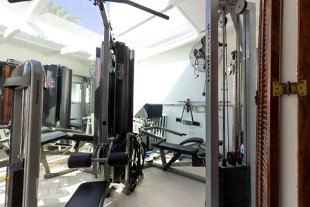 Casa de condomínio para alugar com 380m², 4 quartos e 5 vagasAcademia 