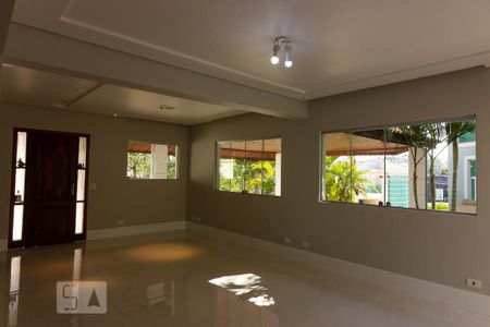 Sala 1 de casa de condomínio para alugar com 4 quartos, 380m² em São Paulo Ii, Cotia