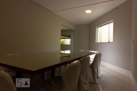 Casa de condomínio para alugar com 380m², 4 quartos e 5 vagasSala de Jantar
