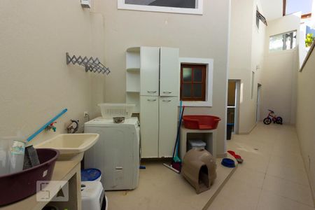 Casa de condomínio para alugar com 380m², 4 quartos e 5 vagasÁrea de Serviço