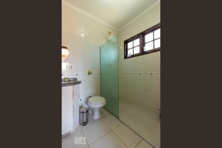 Casa de condomínio para alugar com 380m², 4 quartos e 5 vagasBanheiro Suite 1