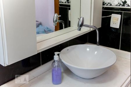 Casa à venda com 186m², 3 quartos e 3 vagasBanheiro da Suíte 2