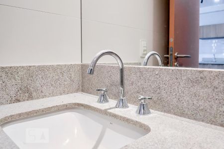 Banheiro Social de apartamento para alugar com 1 quarto, 45m² em Santo Amaro, São Paulo