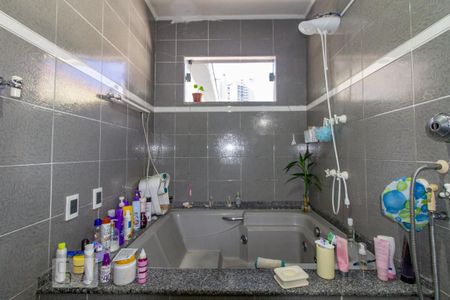 Casa à venda com 143m², 2 quartos e 2 vagasBanheiro Quarto 2 - Suíte