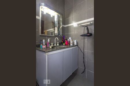 Casa à venda com 143m², 2 quartos e 2 vagasBanheiro Quarto 2 - Suíte