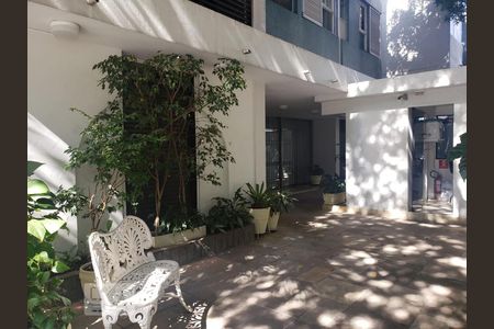 Apartamento à venda com 103m², 3 quartos e 1 vaga Apartamento à venda com 103m², 3 quartos e 1 vagaFachada e portaria