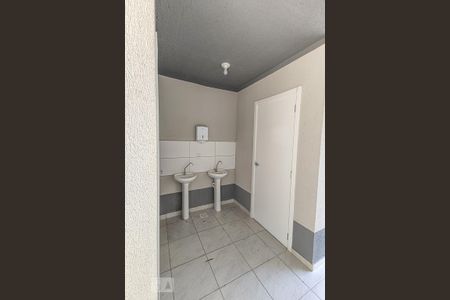 Apartamento à venda com 54m², 2 quartos e 1 vaga Apartamento à venda com 54m², 2 quartos e 1 vagaBanheiro salão de festas