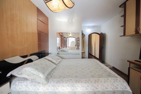 Casa à venda com 194m², 3 quartos e 3 vagasSuíte