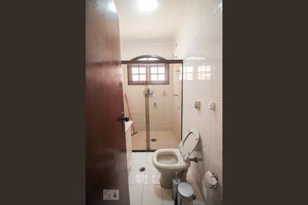 Casa à venda com 194m², 3 quartos e 3 vagasBanheiro da Suíte