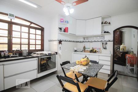 Casa à venda com 194m², 3 quartos e 3 vagasCozinha