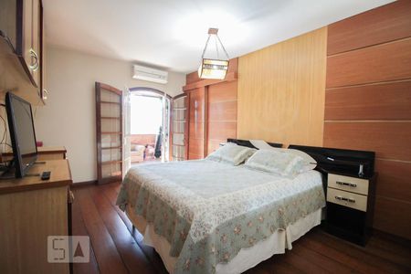 Casa à venda com 194m², 3 quartos e 3 vagasSuíte