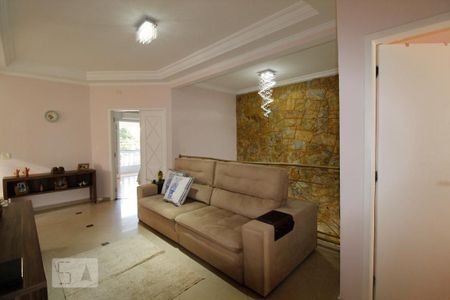 Casa à venda com 302m², 4 quartos e 2 vagas Casa à venda com 302m², 4 quartos e 2 vagasSala de TV