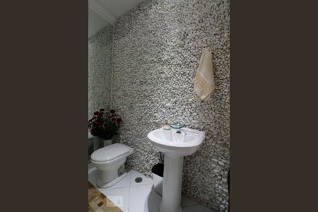 Casa à venda com 302m², 4 quartos e 2 vagas Casa à venda com 302m², 4 quartos e 2 vagasLavabo