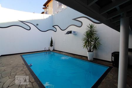 Casa à venda com 302m², 4 quartos e 2 vagas Casa à venda com 302m², 4 quartos e 2 vagasPiscina