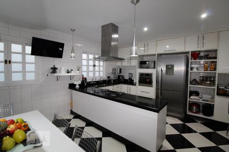 Casa à venda com 302m², 4 quartos e 2 vagas Casa à venda com 302m², 4 quartos e 2 vagasCozinha
