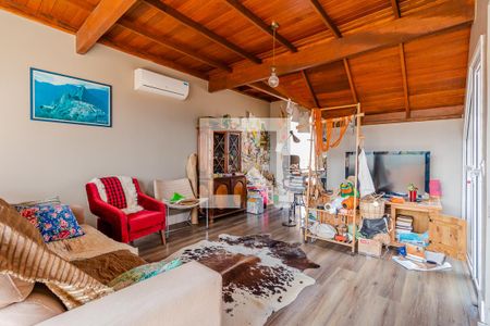 Casa de condomínio à venda com 230m², 4 quartos e 3 vagasCobertura