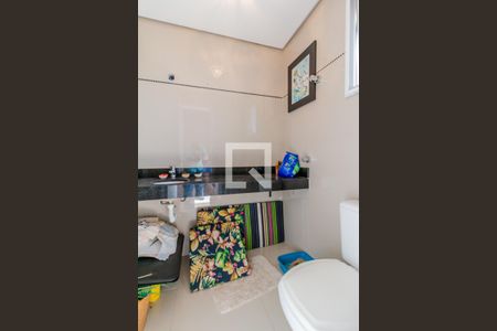 Casa de condomínio à venda com 230m², 4 quartos e 3 vagasLavabo