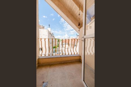 Casa de condomínio à venda com 230m², 4 quartos e 3 vagasVaranda