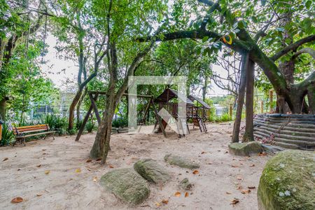 Casa de condomínio à venda com 230m², 4 quartos e 3 vagasÁrea comum