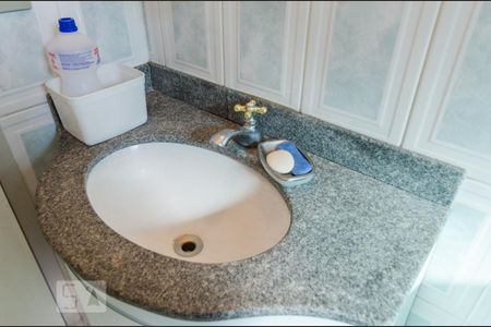Apartamento à venda com 70m², 2 quartos e 1 vaga Apartamento à venda com 70m², 2 quartos e 1 vagaBanheiro