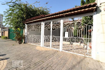 Casa à venda com 250m², 3 quartos e 3 vagasFachada