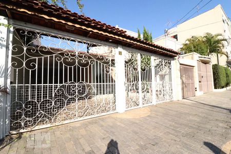 Casa à venda com 250m², 3 quartos e 3 vagasFachada