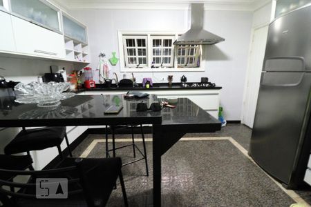 Casa à venda com 250m², 3 quartos e 3 vagasCozinha