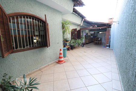 Casa à venda com 250m², 3 quartos e 3 vagasÁrea Externa