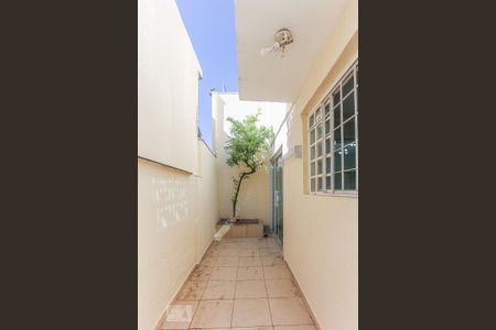 Casa para alugar com 110m², 2 quartos e 1 vagaCorredor Lateral