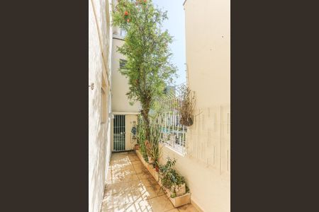 Casa para alugar com 110m², 2 quartos e 1 vagaCorredor Lateral