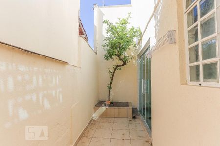 Casa para alugar com 110m², 2 quartos e 1 vagaCorredor Lateral