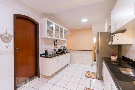 Casa para alugar com 385m², 3 quartos e 5 vagasCozinha