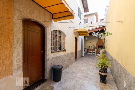 Casa para alugar com 385m², 3 quartos e 5 vagasCorredor lateral externo