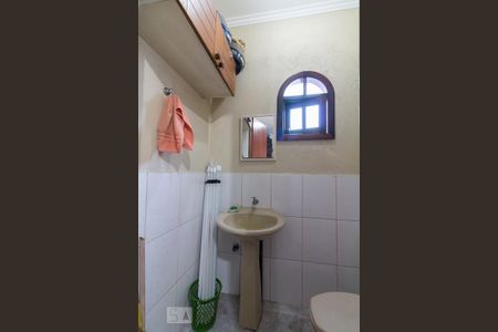 Casa para alugar com 385m², 3 quartos e 5 vagasBanheiro da garagem